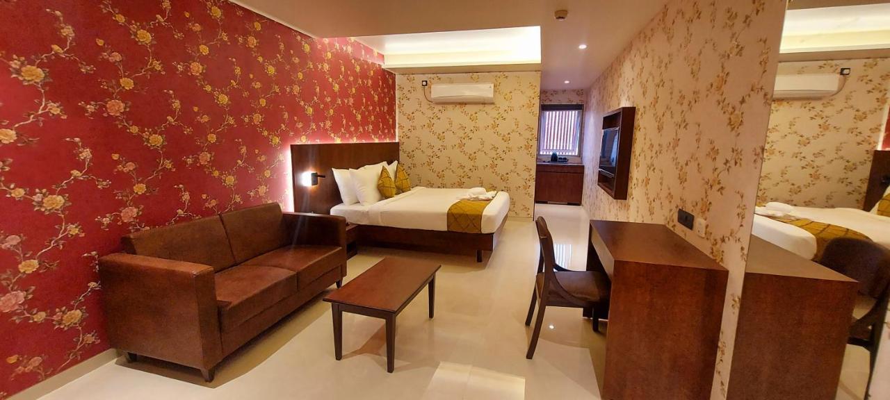 Hotel Madhuban Silvassa Dış mekan fotoğraf