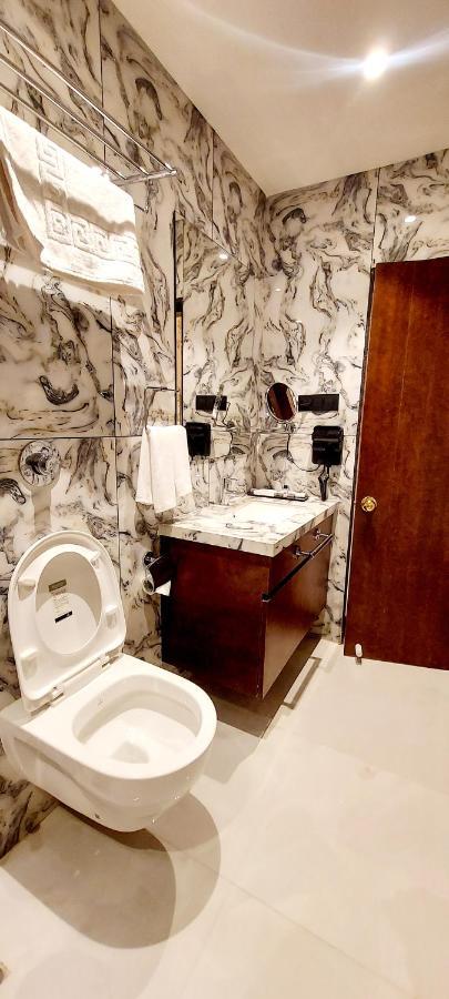 Hotel Madhuban Silvassa Dış mekan fotoğraf