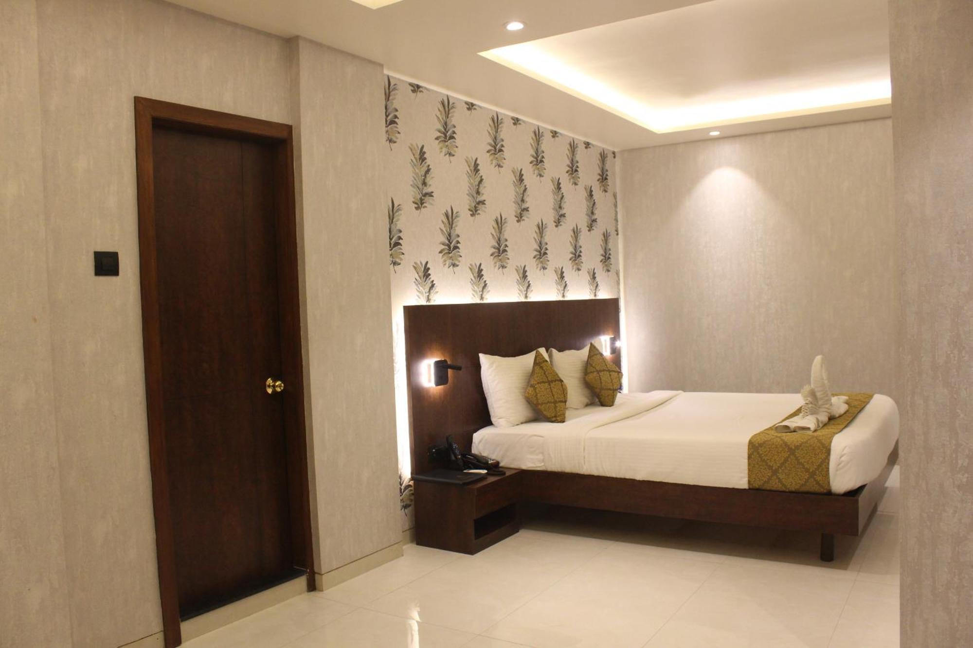 Hotel Madhuban Silvassa Dış mekan fotoğraf