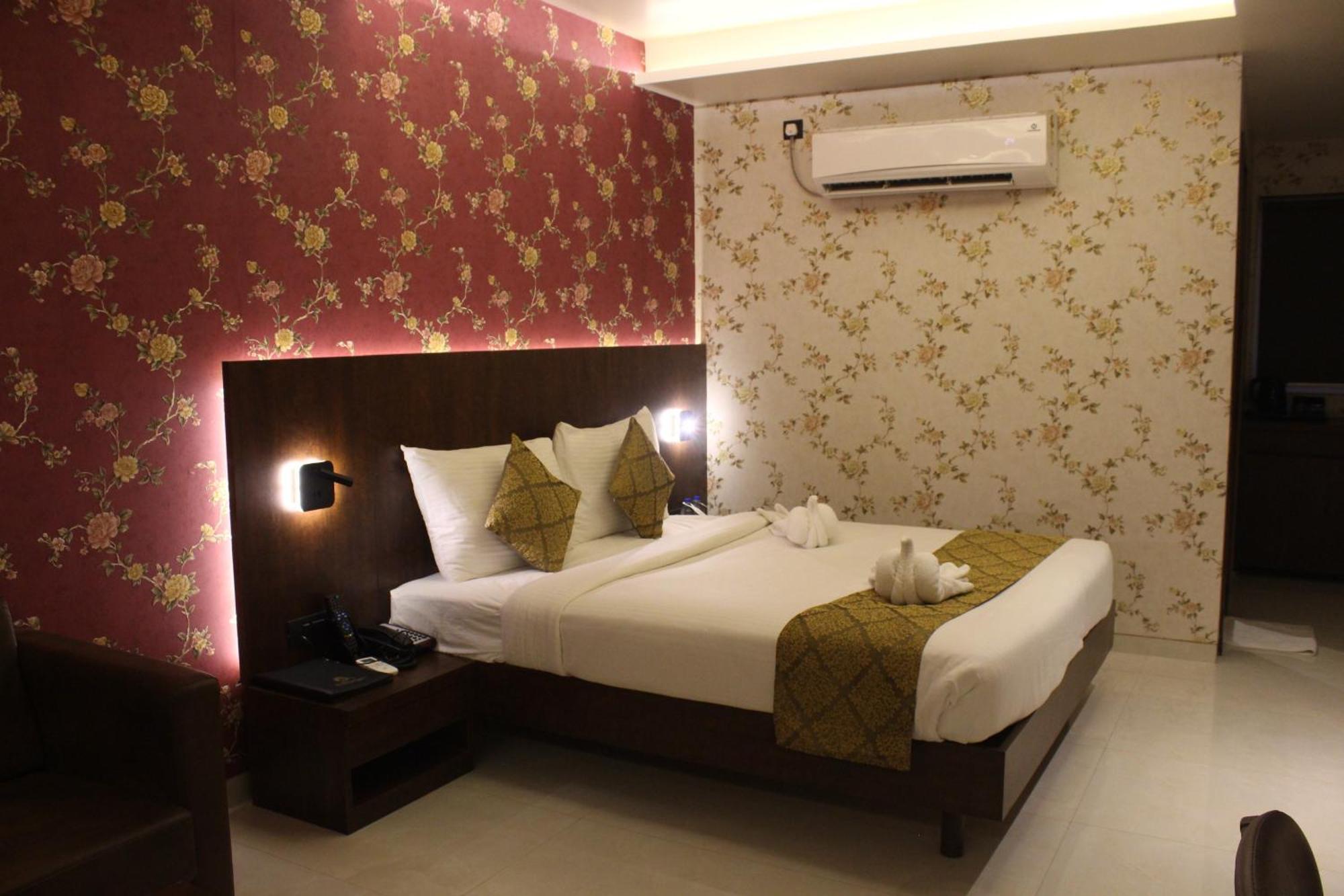 Hotel Madhuban Silvassa Dış mekan fotoğraf