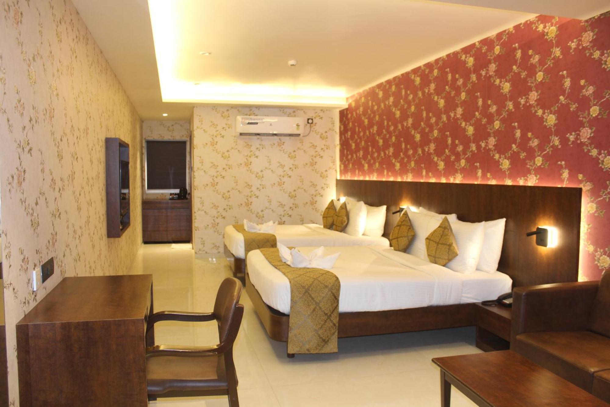 Hotel Madhuban Silvassa Dış mekan fotoğraf