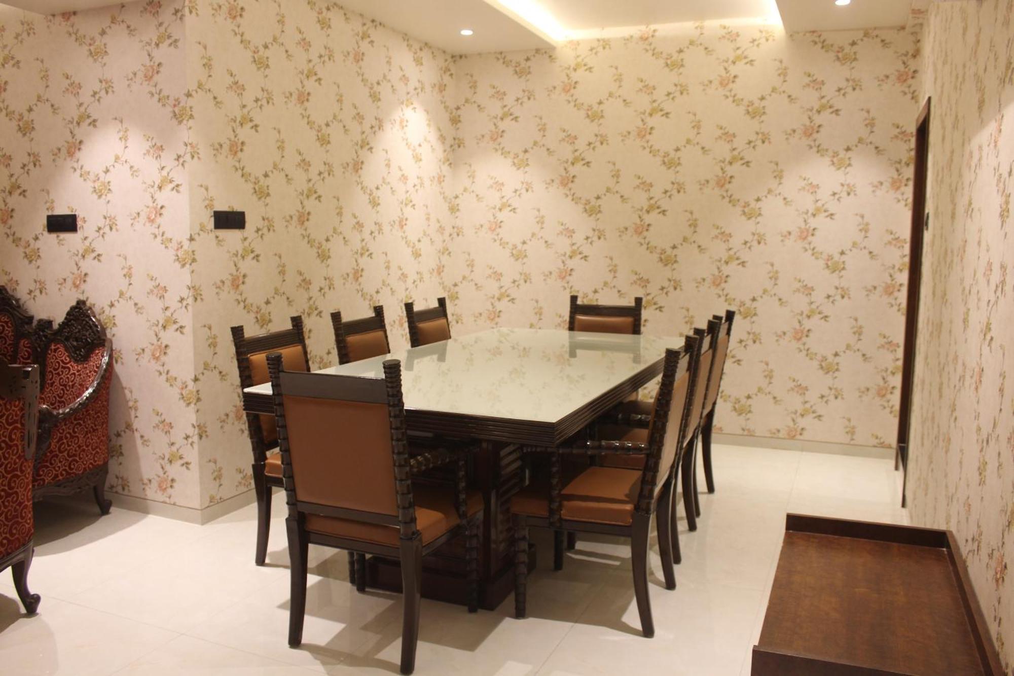 Hotel Madhuban Silvassa Dış mekan fotoğraf