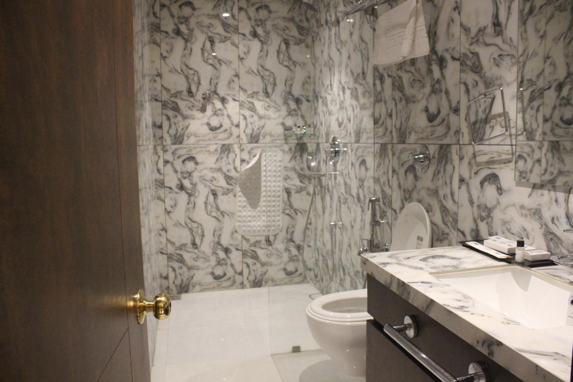 Hotel Madhuban Silvassa Dış mekan fotoğraf
