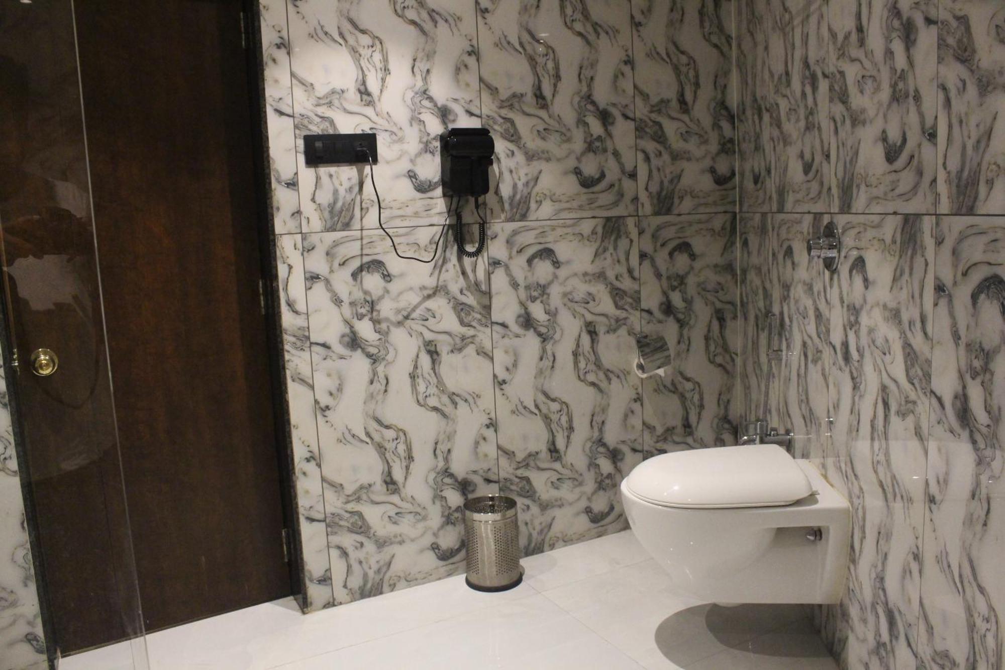 Hotel Madhuban Silvassa Dış mekan fotoğraf